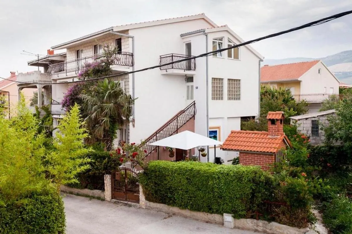 Apartments With A Parking Space Kastel Stafilic, Kastela - 20153