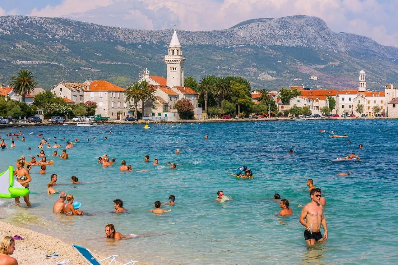 Apartments With A Parking Space Kastel Stafilic, Kastela - 20153 Croatia