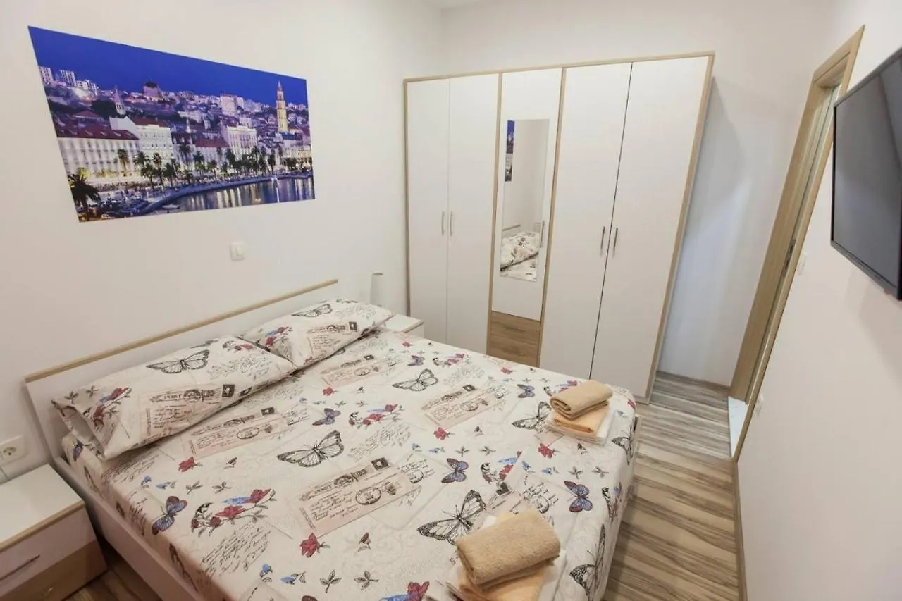 Apartments With A Parking Space Kastel Stafilic, Kastela - 20153