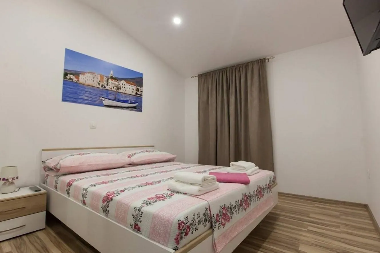 Apartments With A Parking Space Kastel Stafilic, Kastela - 20153