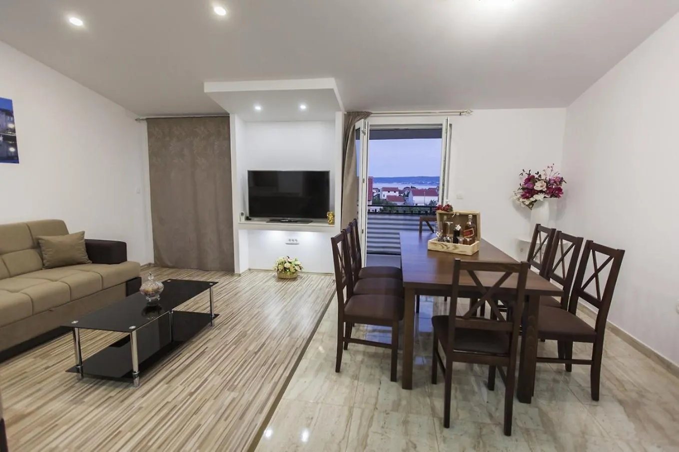 Apartments With A Parking Space Kastel Stafilic, Kastela - 20153
